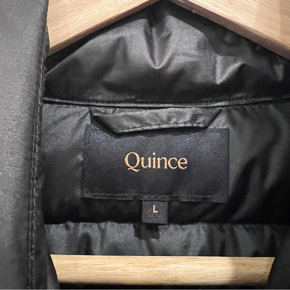 Like New Quince Men’s Lightweight Down Packable Puffer Vest Black Size Large